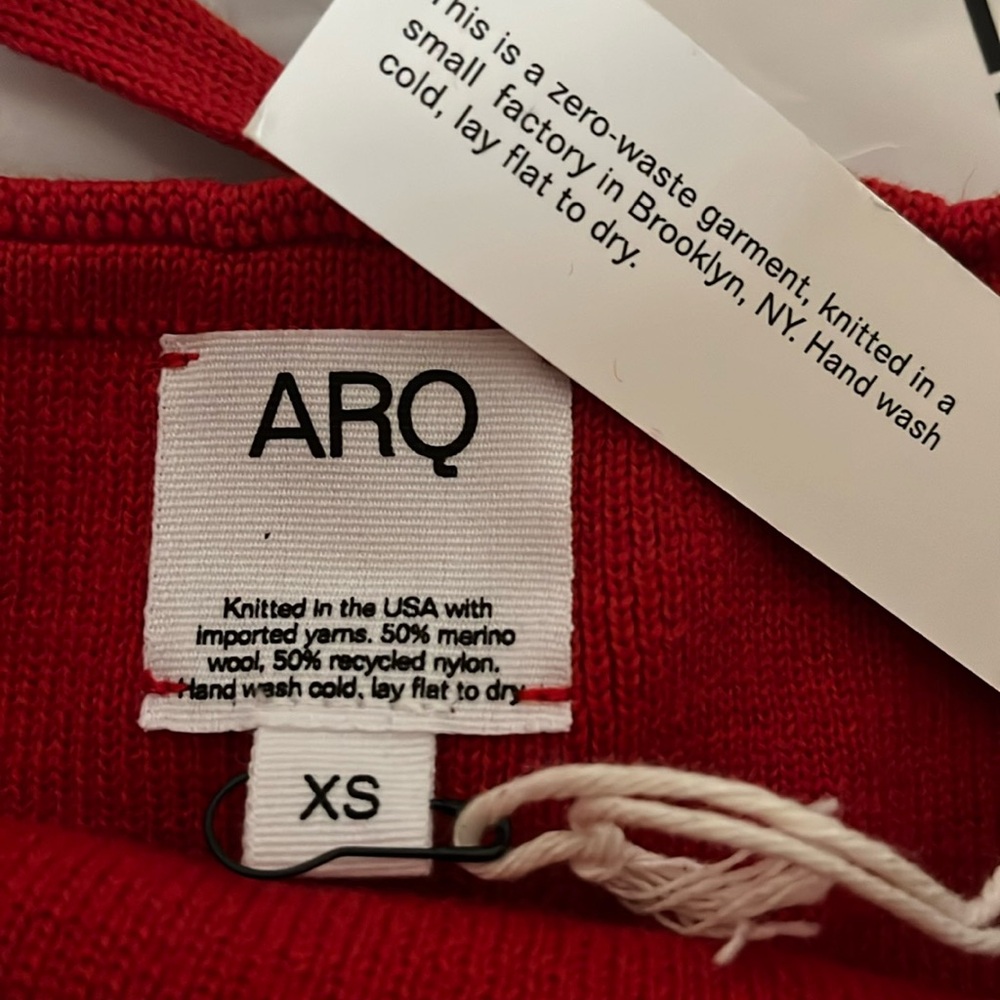NWT XS ARQ Liv Tank Cherry